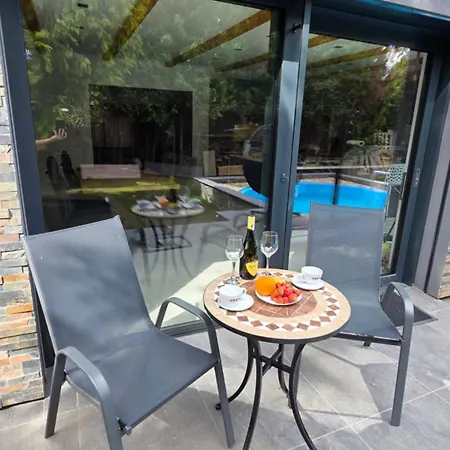 Luxury With Garden And Pool Apartamento