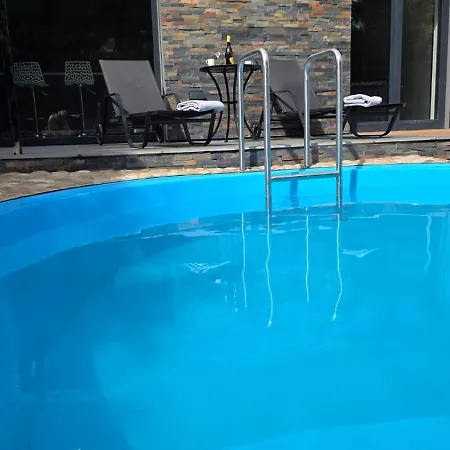 Luxury With Garden And Pool